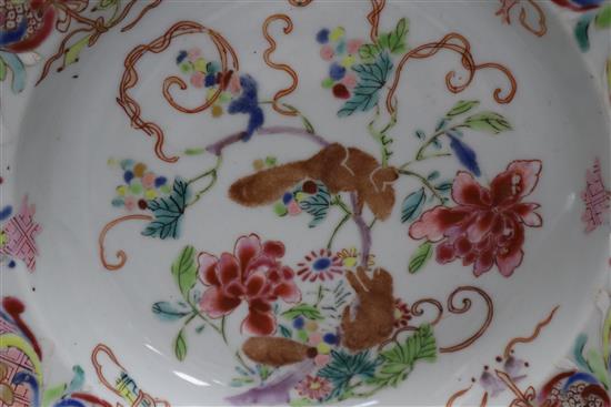 A Chinese export famille rose soup plate, Qianlong period, diameter 22cm